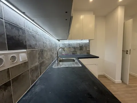 Excelente T1 totalmente remodelado em Porto Salvo – Oeiras