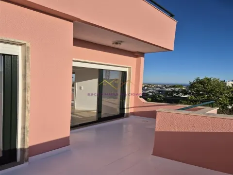 T2 com 2 Terraços e Arrecadação na Quinta da Bela Vista