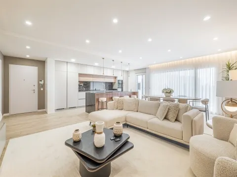 T3+2 Novo com Garagem Box e Grandes Terraços— Montijo