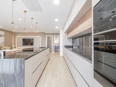 T3+2 Novo com Garagem Box e Grandes Terraços— Montijo