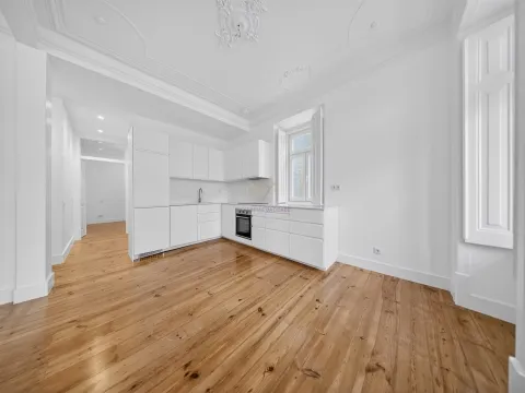 Fully Renovated Charming 2 Bedroom Apartment next to Marquês de Pombal