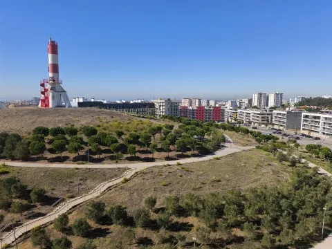 Oportunidade Única de Investimento – Lote para Equipamento no Alto da Montanha, Carnaxide