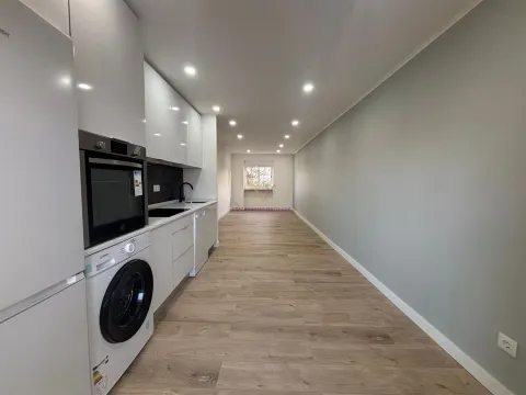 Moderne et lumineux 3 chambres rénové à Amadora
