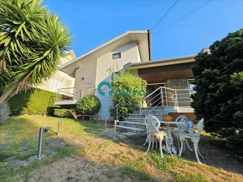 Moradia independente T5 mobilada – Santa Maria da Feira