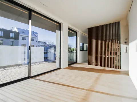 New T4 Duplex Apartment with New Rooftop in Foz do Douro