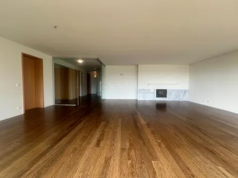 Four Bedroom Apartment at Matosinhos 1st Sea Line