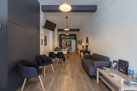 Magasin de 670 m2 avec garage au centre de Rio | Commerce ou services