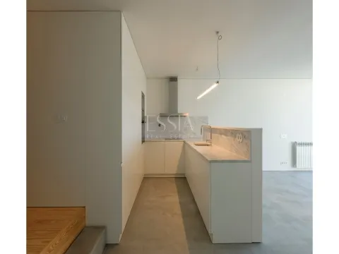 Casa T4 Reformada en Vilarinha, Oporto