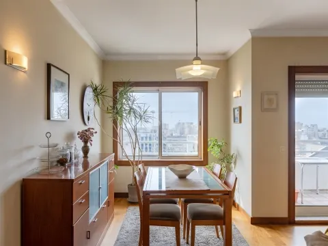 Apartamento de 3 Dormitorios con Garaje, Casa da Música, Oporto