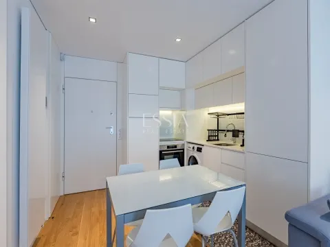 Apartamento de 2 dormitorios con balcón en alquiler en Antas