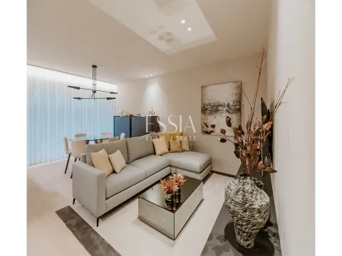 Apartamento T3 com Varanda em Primeira Linha de Mar