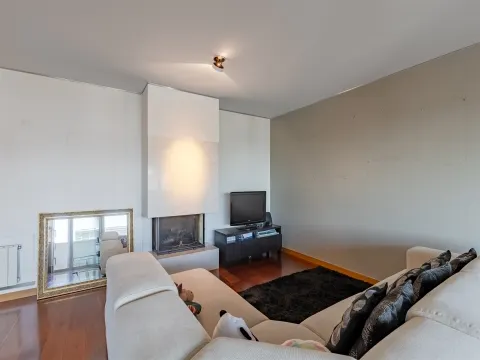 3-Bedroom Apartment in Bessa with Balcony and Box Garage