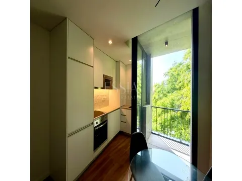 Apartamento de 1 dormitorio con balcones y garaje en alquiler en Campo Alegre