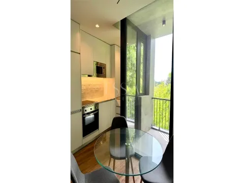 Apartamento de 1 dormitorio con balcones y garaje en alquiler en Campo Alegre