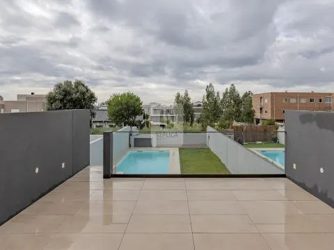 Moradia T3+1 com Vista Mar e Piscina