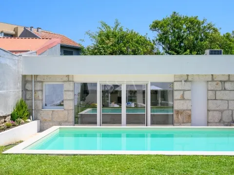 Chalet T4+1 con Jardín y Piscina cerca del Parque da Cidade