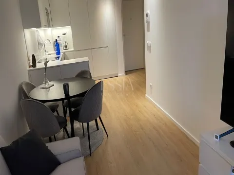 Piso de 2 Dormitorios con Balcón en Campanhã