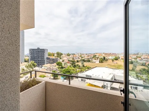Two Bedroom Apartment in Leça da Palmeira, Flower Towers