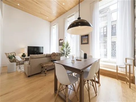 3 Bedroom Apartment with Mezzanine and AL Licence in Porto