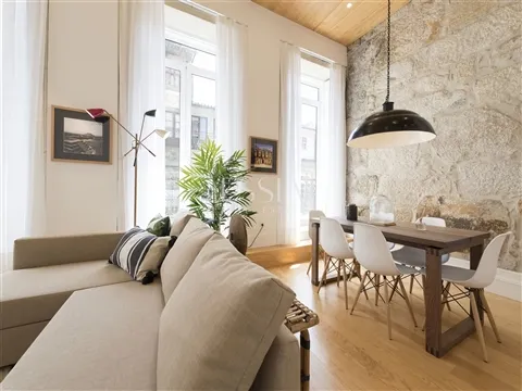 3 Bedroom Apartment with Mezzanine and AL Licence in Porto