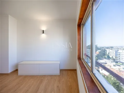 Apartamento T1 próximo ao Pólo Universitário com Garagem e Arrumos