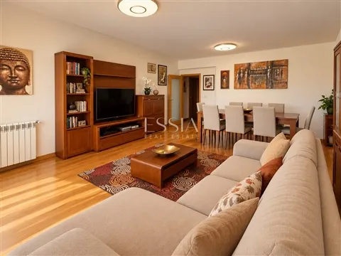 Apartamento T2 com vista mar em São Félix da Marinha