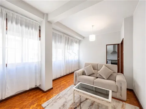 Apartamento T2 junto aos Poveiros, Porto