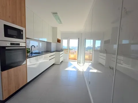 Prestigioso apartamento de 2 habitaciones con vistas al mar!