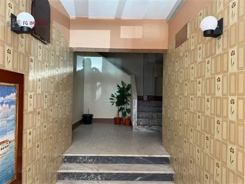 T2, bem localizado na medideira, Amora, em remodelação