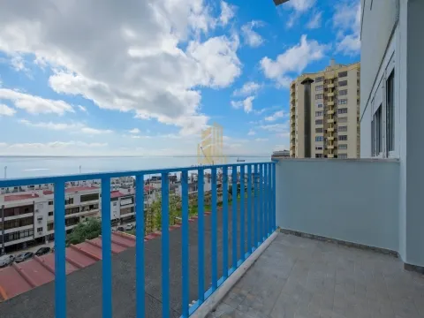 Arrenda-se Apartamento T2 com vista Rio em Penha de França, Lisboa