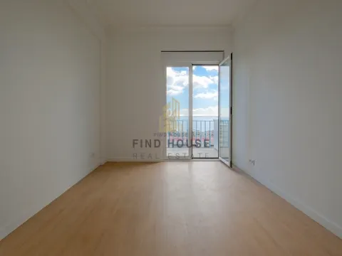 Arrenda-se Apartamento T2 com vista Rio em Penha de França, Lisboa