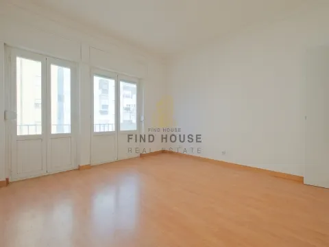 Arrenda-se Apartamento T1 com vista Rio em Penha de França, Lisboa