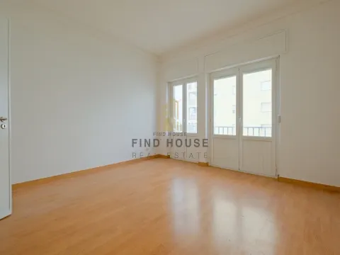 Arrenda-se Apartamento T1 com vista Rio em Penha de França, Lisboa