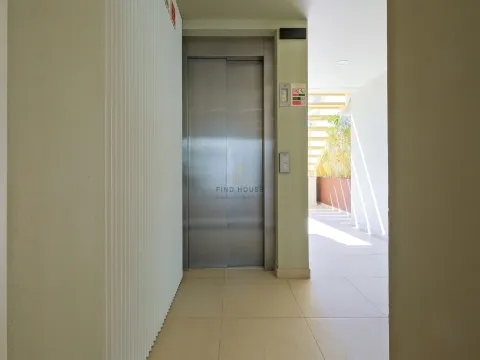 Apartamento T3 em condomínio privado, com terraços e garagem, no Príncipe Real