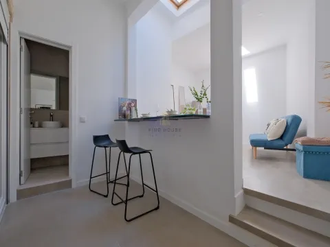 Apartamento T3 Totalmente Remodelado em Penha de França, Lisboa