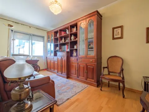 Vende-se Apartamento T2 nos Olivais, Lisboa