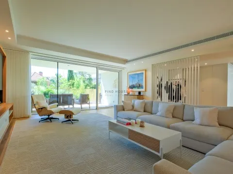 Apartamento T3 em condomínio privado, com terraços e garagem, no Príncipe Real