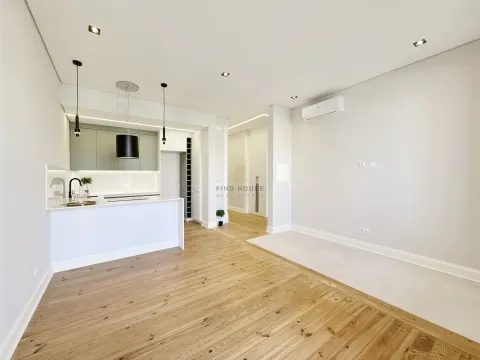 Apartamento T3 com 2 Suites, totalmente remodelado na Av. Almirante Reis, Lisboa