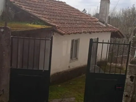 Moradia para Restaurar T4