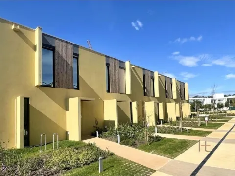 Moradia de Luxo T3 com Piscina Privada em Vilamoura Parque - Algarve