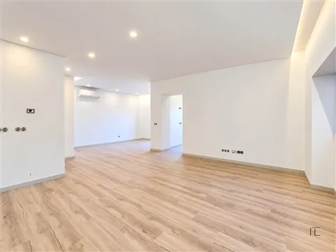 Andar Moradia T3 com Terraço, pronto habitar, centro Espinho