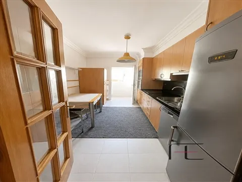 Apartamento T3 em Lordelo do Ouro, Porto | 2 Garagens