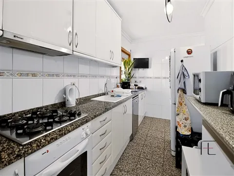 Apartamento T2 com suíte, varanda, garagem e arrumos – Avenida da Conduta