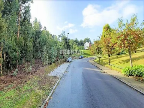 Terreno com 2 900 m2 em Crestuma