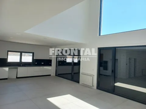 Detached 4-bedroom house - 244 m2 | Mirandela Center, Bragança