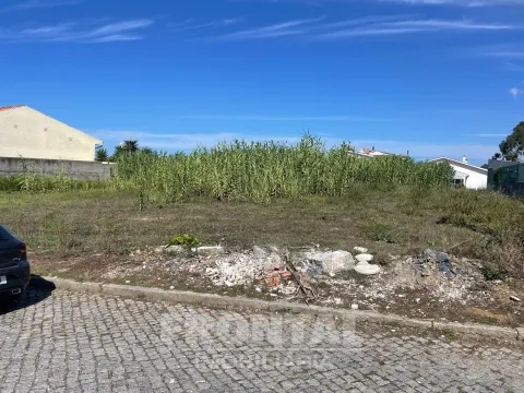 Terreno com Projeto Aprovado para Moradia T4 Geminada – Miramar/Francelos