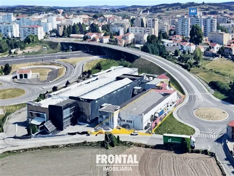 Armazém para Indústria e Logística - com 3 000 m2 | Águas Santas, Maia
