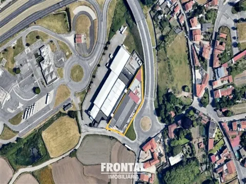 Armazém para Indústria e Logística - com 3 000 m2 | Águas Santas, Maia