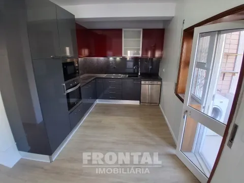 T2 com Cozinha Equipada, Elevador e Garagem | Perto do Metro, Baguim Do Monte
