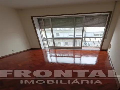 Apartamento T4 Totalmente remodelado à venda | Localização central no Porto